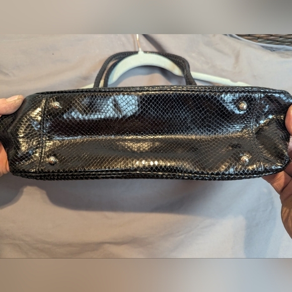 Banana Republic footed shoulder purse in black snakeskin design - Picture 5 of 11